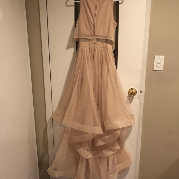 Beautiful prom dress. Worn once to a dinner party. - Picture 6 of 8